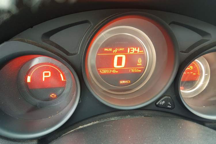Used Citroen C4L 2015 1.8L Automatic Luxury Edition Odometer Close Up