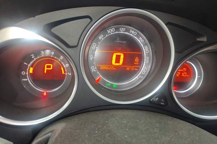Used Citroen C4L 2015 1.8L Automatic Prestige Edition Odometer Close Up