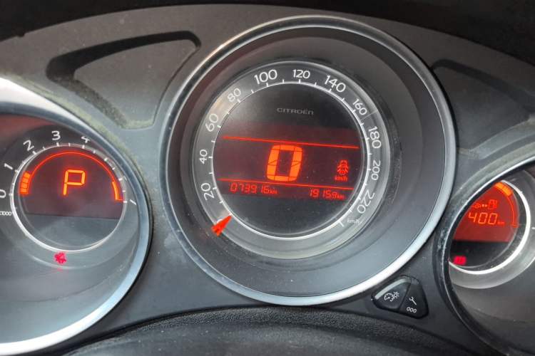 Used Citroen C4L 2015 1.8L Automatic Prestige Edition Odometer Close Up