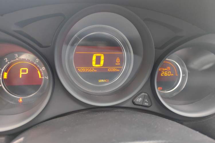 Used Citroen C4L 2015 1.8L Automatic Luxury Edition Odometer Close Up