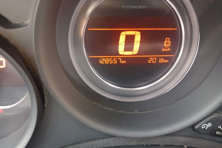 Used Citroen C4L 2015 1.8L Automatic Luxury Edition Odometer Close Up