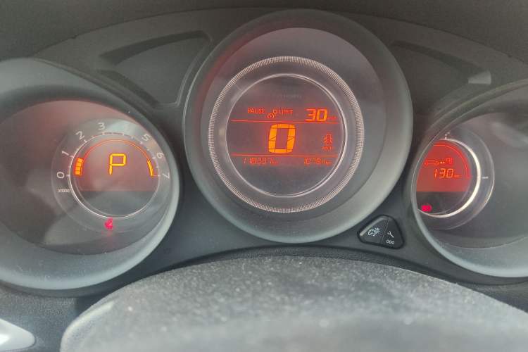 Used Citroen C4L 2015 1.2T Automatic Luxury Edition Odometer Close Up