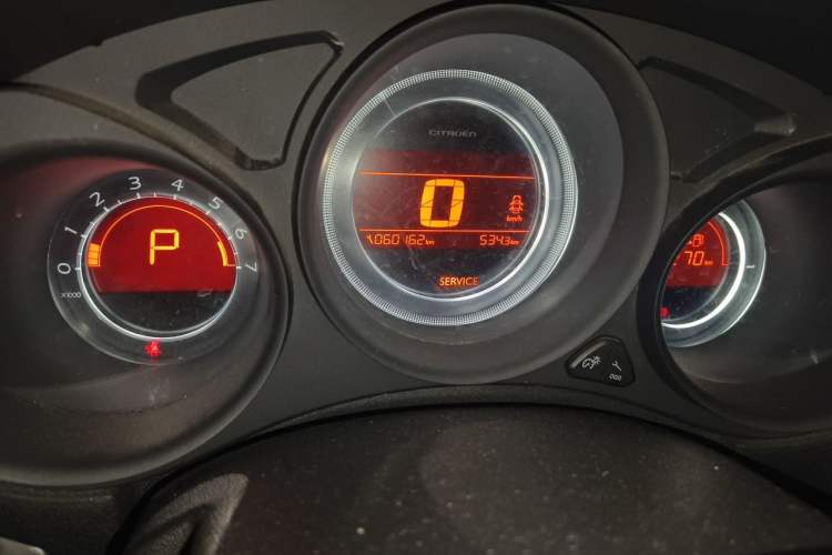 Used Citroen C4L 2015 1.8L Automatic Luxury Edition Odometer Close Up