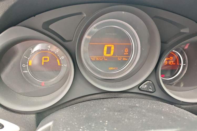 Used Citroen C4L 2015 1.8L Automatic Luxury Edition Odometer Close Up