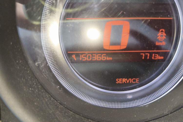 Used Citroen C4L 2015 1.2T Automatic Luxury Edition Odometer Close Up