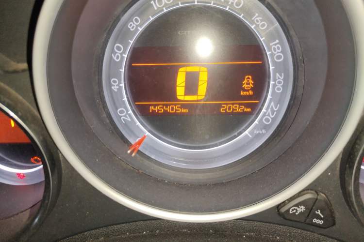 Used Citroen C4L 2015 1.8L Automatic Prestige Edition Odometer Close Up