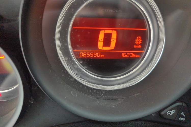 Used Citroen C4L 2015 1.8L Automatic Luxury Edition Odometer Close Up