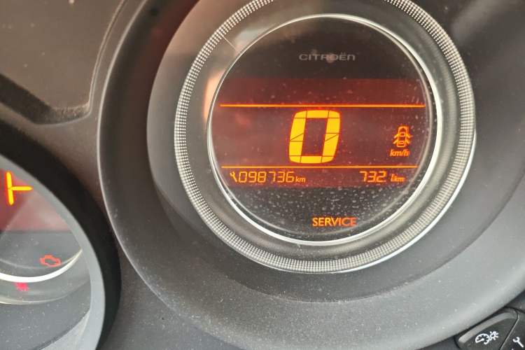 Used Citroen C4L 2015 1.2T Automatic Luxury Edition Odometer Close Up