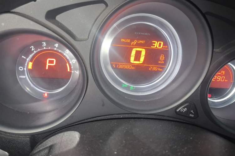Used Citroen C4L 2015 1.8L Automatic Luxury Edition Odometer Close Up