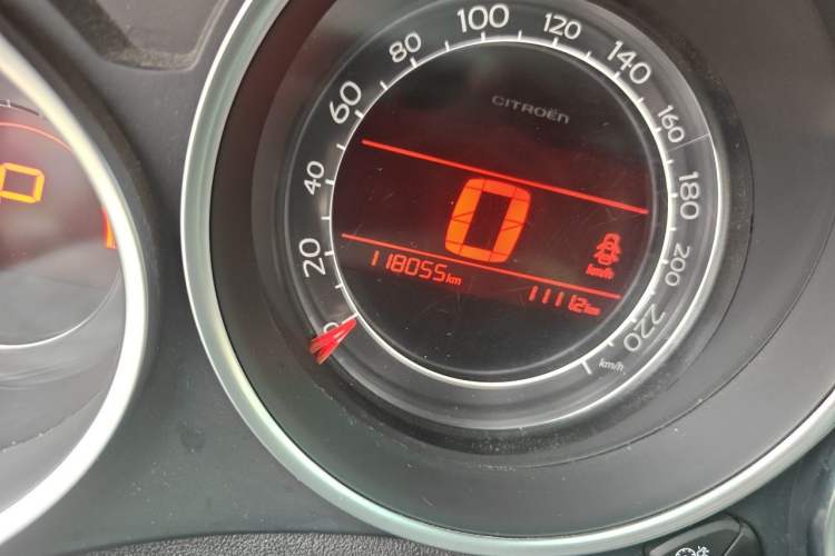 Used Citroen C4L 2015 1.8L Automatic Prestige Edition Odometer Close Up