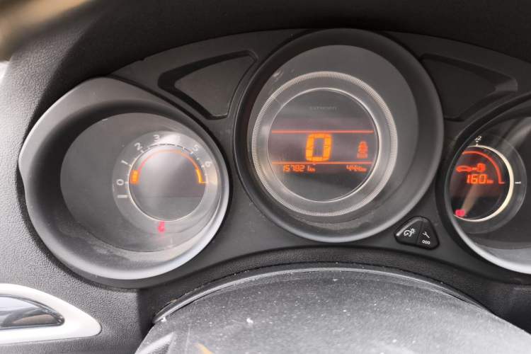 Used Citroen C4L 2015 1.2T Manual Luxury Edition Odometer Close Up