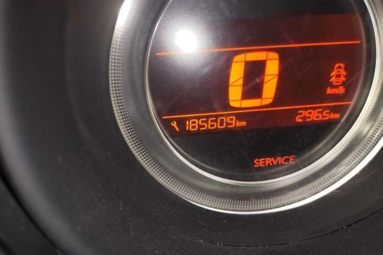 Used Citroen C4L 2015 1.2T Manual Luxury Edition Odometer Close Up