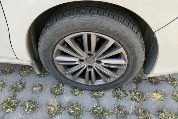 Used Citroen C4L 2015 1.8L Automatic Luxury Edition Right Front Wheel Hub