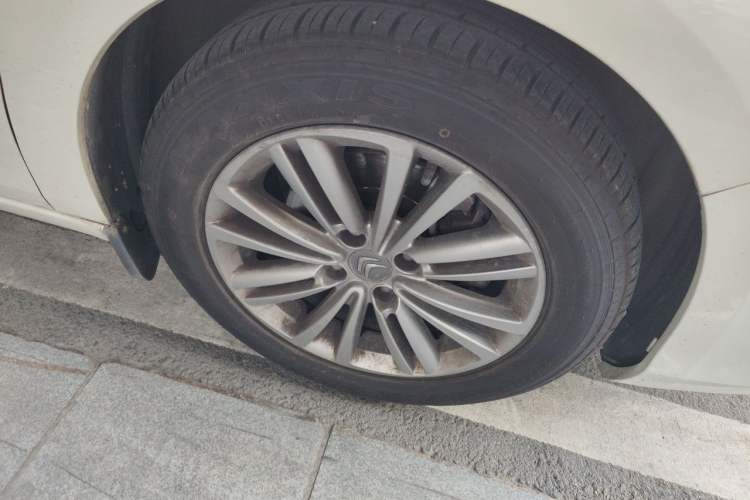 Used Citroen C4L 2015 1.8L Automatic Prestige Edition Right Front Wheel Hub
