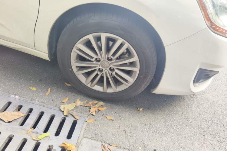 Used Citroen C4L 2015 1.8L Automatic Prestige Edition Right Front Wheel Hub