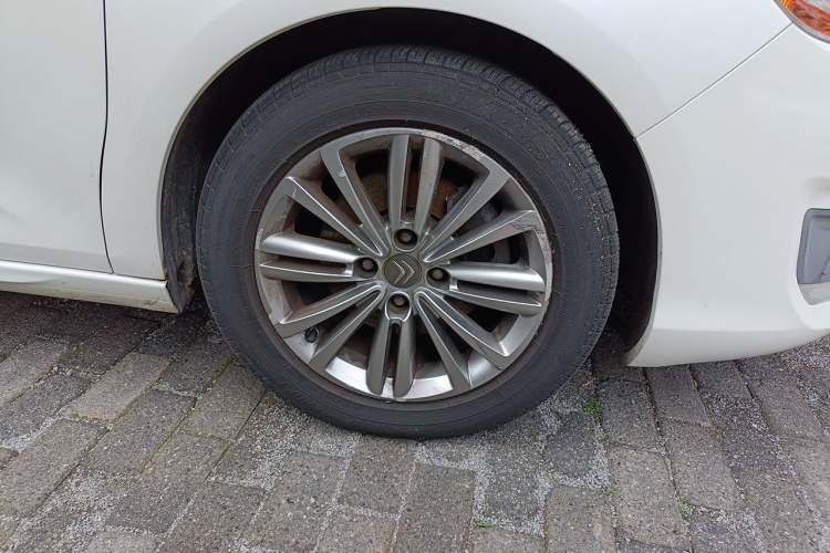 Used Citroen C4L 2015 1.8L Automatic Prestige Edition Right Front Wheel Hub