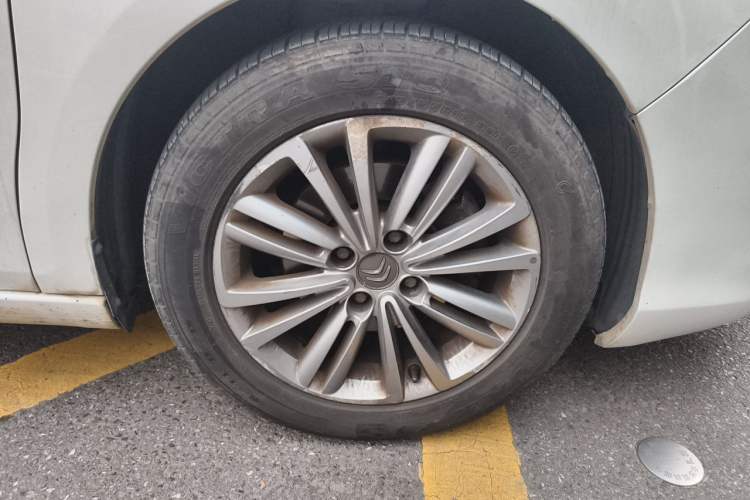 Used Citroen C4L 2015 1.8L Automatic Luxury Edition Right Front Wheel Hub