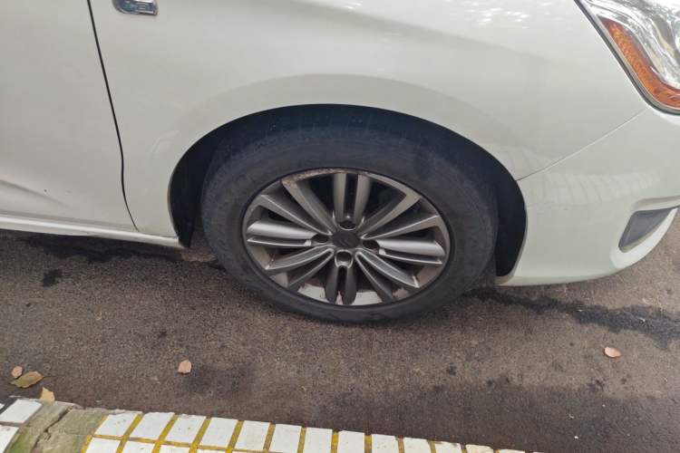 Used Citroen C4L 2015 1.8L Automatic Prestige Edition Right Front Wheel Hub