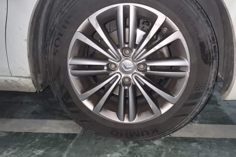 Used Citroen C4L 2015 1.8L Automatic Prestige Edition Right Front Wheel Hub