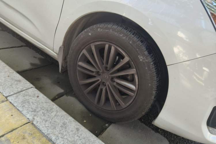 Used Citroen C4L 2015 1.8L Automatic Prestige Edition Right Front Wheel Hub