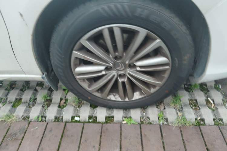 Used Citroen C4L 2015 1.8L Automatic Luxury Edition Right Front Wheel Hub
