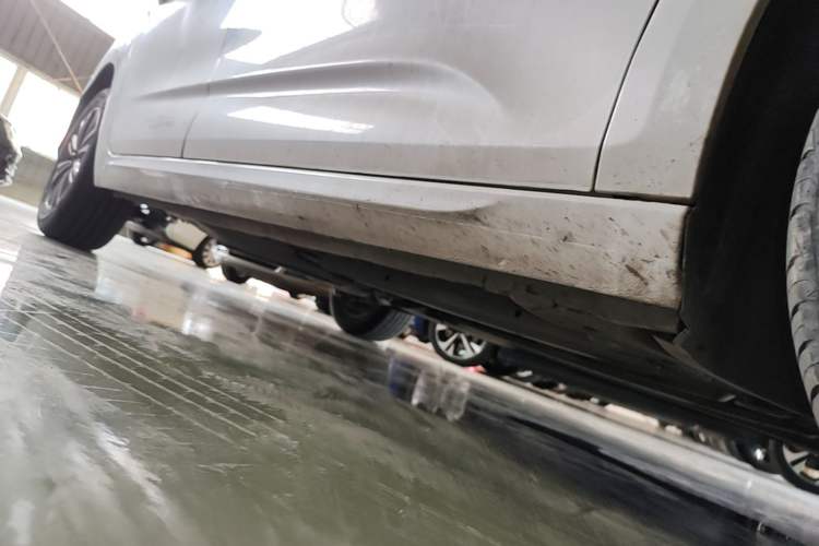 Used Citroen C4L 2015 1.8L Automatic Luxury Edition Right Side Sill