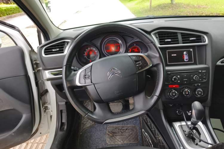 Used Citroen C4L 2015 1.2T Automatic Luxury Edition Steering Wheel