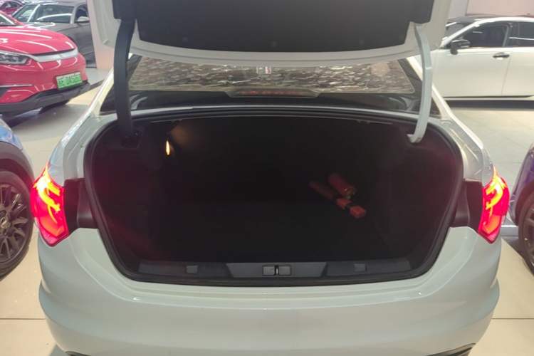 Used Citroen C4L 2015 1.6T Automatic Prestige Edition Trunk