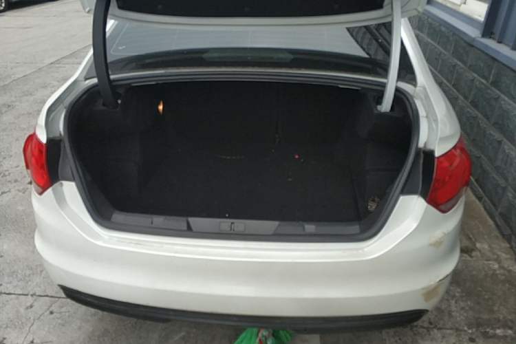 Used Citroen C4L 2015 1.2T Automatic Luxury Edition Trunk