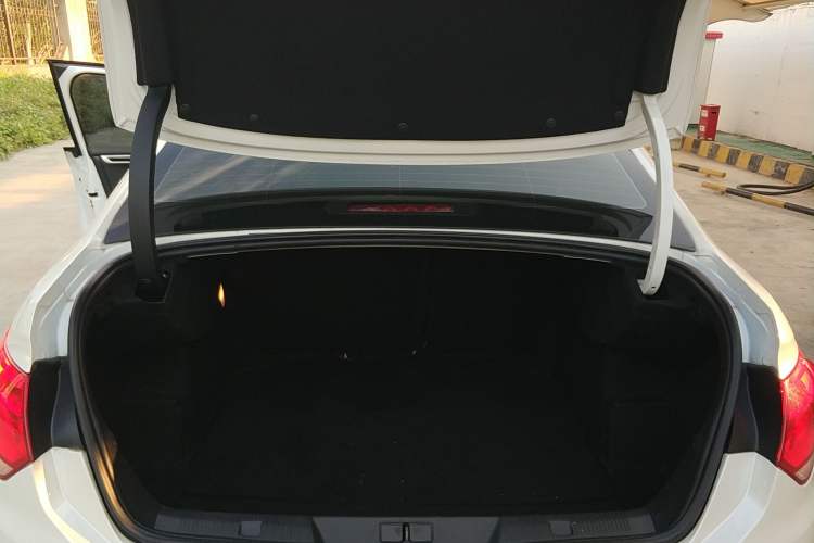Used Citroen C4L 2015 1.2T Automatic Luxury Edition Trunk