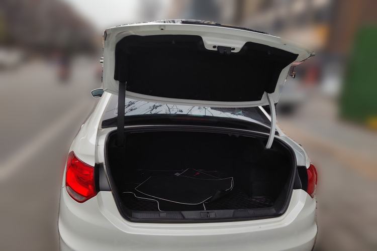 Used Citroen C4L 2015 1.8L Automatic Luxury Edition Trunk