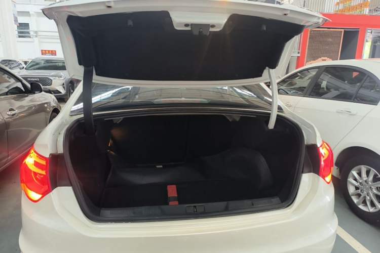Used Citroen C4L 2015 1.8L Automatic Luxury Edition Trunk