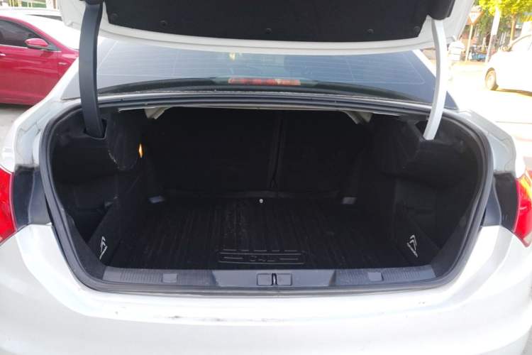 Used Citroen C4L 2015 1.2T Automatic Luxury Edition Trunk