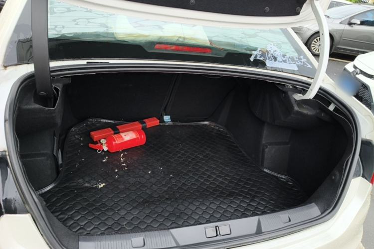 Used Citroen C4L 2015 1.8L Automatic Luxury Edition Trunk