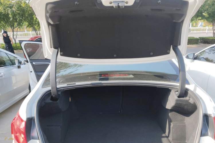 Used Citroen C4L 2015 1.2T Automatic Luxury Edition Trunk