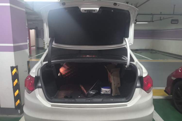 Used Citroen C4L 2015 1.8L Automatic Luxury Edition Trunk
