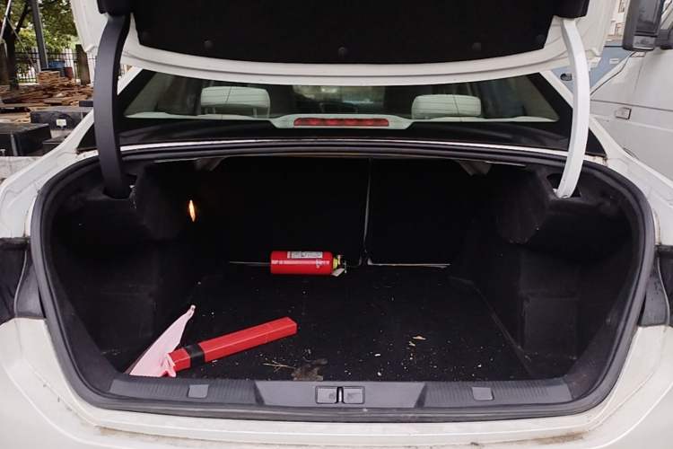 Used Citroen C4L 2015 1.8L Automatic Leading Edition Trunk