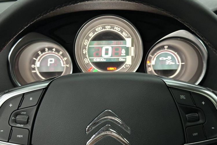 Used Citroen C4L 2016 1.6T Automatic Elite Model Odometer Close Up