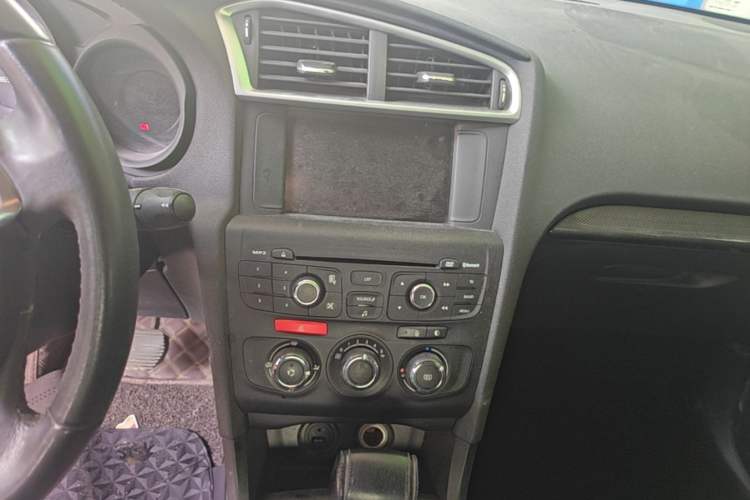 Used Citroen C4L 2016 1.2T Automatic Leading Model Audio And AC Panel