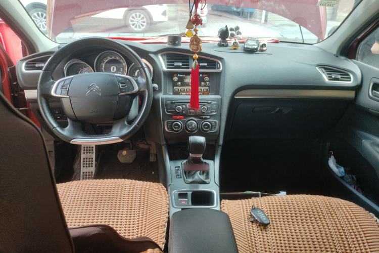 Used Citroen C4L 2016 1.6T Automatic Elite Model Center Console