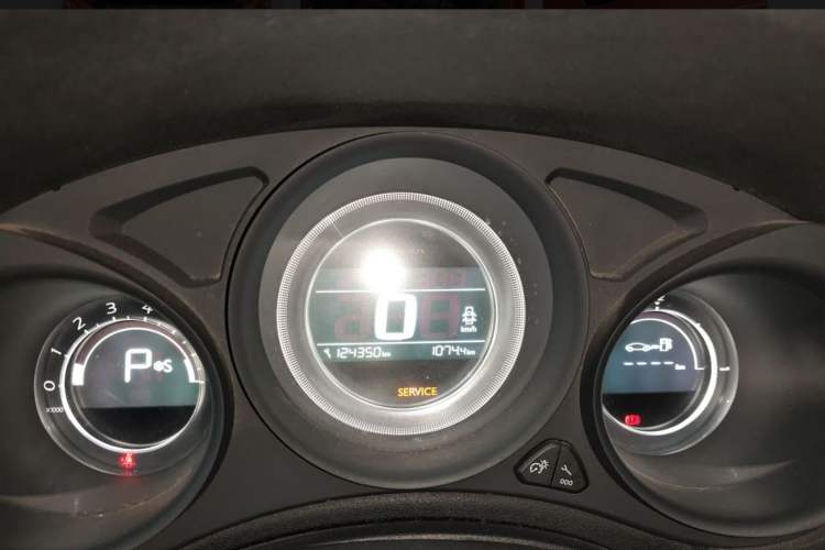 Used Citroen C4L 2016 1.6T Automatic Leading Model Odometer Close Up