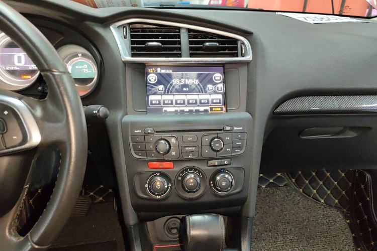 Used Citroen C4L 2016 1.6T Automatic Leading Model Audio And AC Panel
