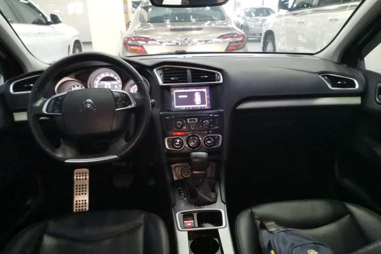 Used Citroen C4L 2016 1.6T Automatic Elite Model Center Console