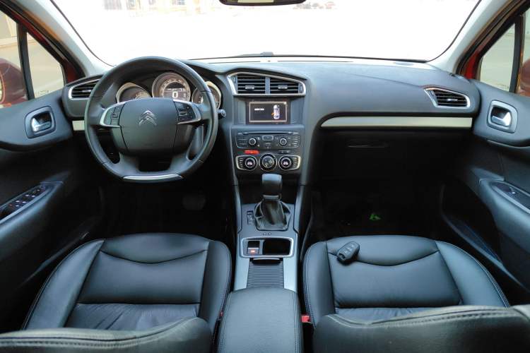 Used Citroen C4L 2016 1.6T Automatic Elite Model Center Console
