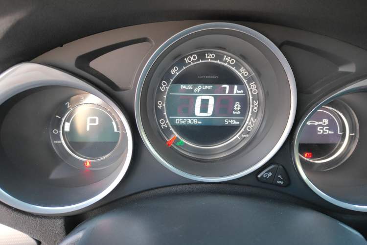Used Citroen C4L 2016 1.6T Automatic Elite Model Odometer Close Up