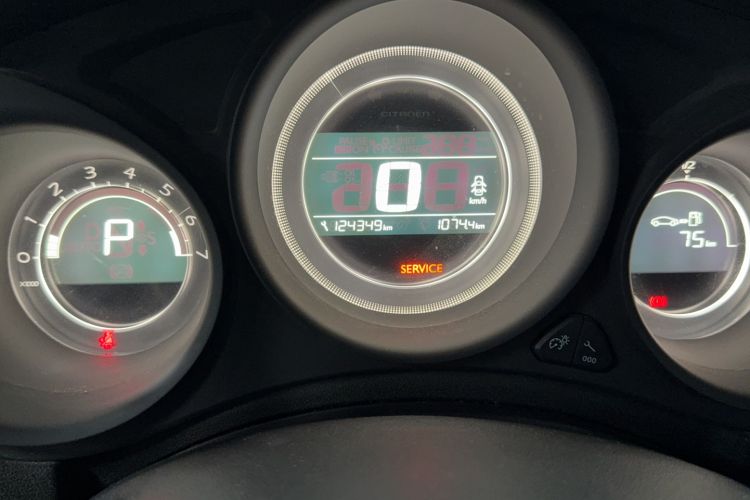 Used Citroen C4L 2016 1.6T Automatic Leading Model Odometer Close Up