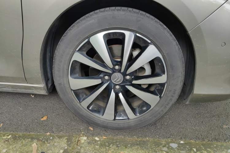 Used Citroen C4L 2016 1.6T Automatic Elite Model Right Front Wheel Hub