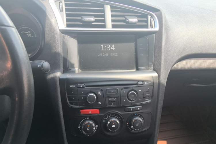 Used Citroen C4L 2016 1.2T Manual Leading Model Audio And AC Panel