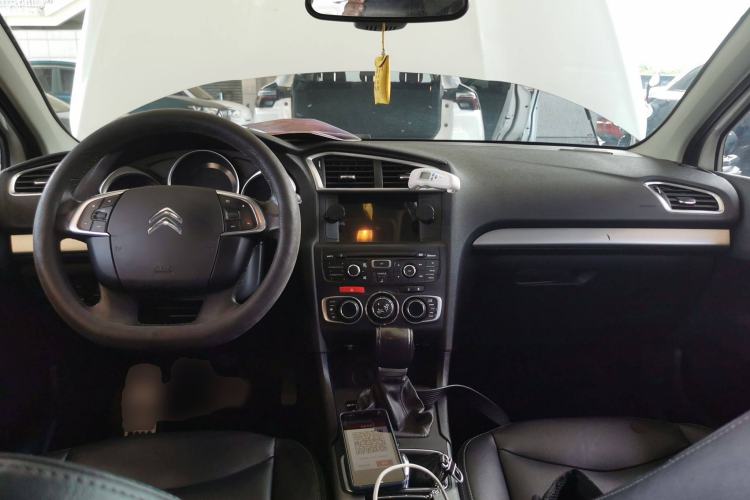 Used Citroen C4L 2016 1.6T Automatic Elite Model Center Console
