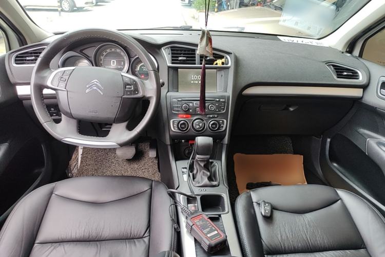 Used Citroen C4L 2016 1.6T Automatic Elite Model Center Console
